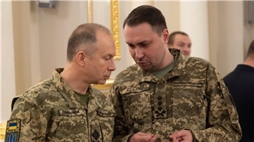 Olexander Syrskyj (l), Oberbefehlshaber der ukrainischen Streitkräfte, und Kyrylo Budanow, Chef des ukrainischen Militärgeheimdienstes HUR.