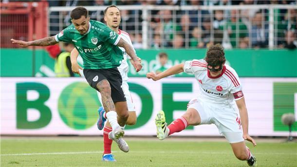 Trainer Klose unter Druck: Nürnberg verliert auch in Münster Oliver Batista Meier erzielt Münsters 1:0 - Nürnbergs Kapitän und Abwehrchef Fabio Gruber ist machtlos.