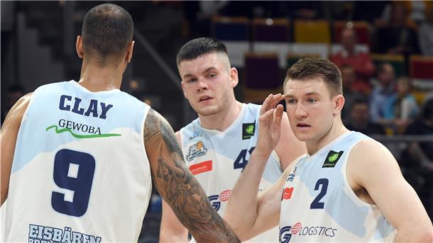 Oliver Clay, Will Vorhees und Joshua Braun (von links) bleiben mit den Eisbären zweitklassig.