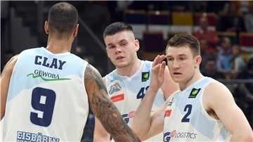 Oliver Clay, Will Vorhees und Joshua Braun (von links) bleiben mit den Eisbären zweitklassig.