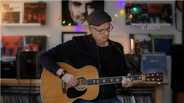 Mann mit Gitarre