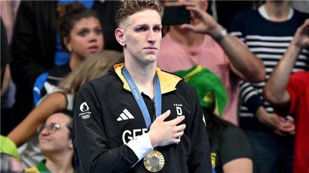 Langes Warten beendet: Märtens schwimmt zu Olympia-Gold Olympiasieger Lukas Märtens kämpfte mit den Tränen.
