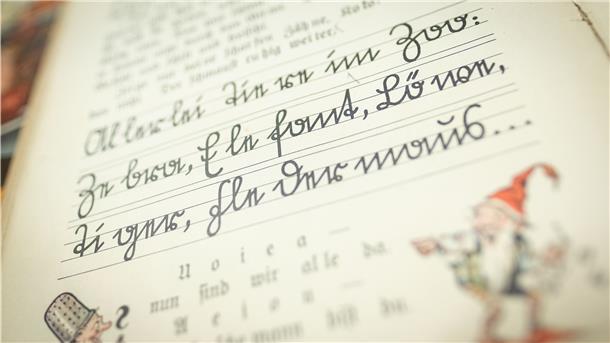 Omas Tagebuch, alte Briefe oder Urkunden sind oft in Sütterlin verfasst. Doch die Schrift können immer weniger Menschen lesen.