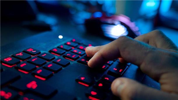 Online-Kriminalität: Bayern will auch im Ausland verfolgen Online-Kriminelle, die vom Ausland aus agieren, können in Deutschland nur schwer verfolgt werden.