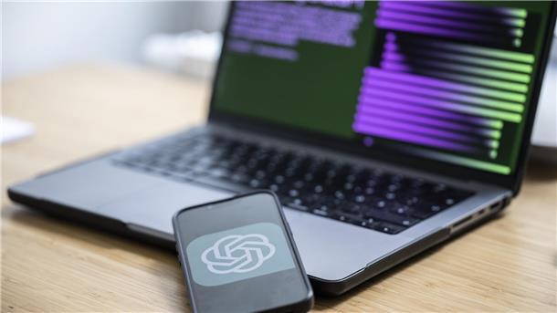 OpenAi macht es möglich: Mit der offiziellen ChatGPT-App lassen sich auch Ausflugsmöglichkeiten im Cuxland erkunden. Doch Vorsicht: Nicht jede Empfehlung stimmt.
