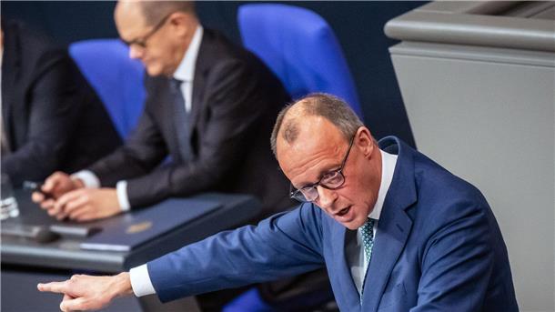 Reaktionen auf die Einigung im Haushaltsstreit  Oppositionsführer Friedrich Merz hat Bundeskanzler Olaf Scholz aufgefordert, zu Beginn des kommenden Jahres im Bundestag die Vertrauensfrage zu stellen.