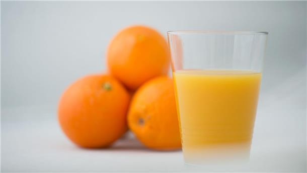 Orangensaft ist knapp - Preiserhöhungen absehbar Orangensaft dürfte in der nächster Zeit deutlich teurer werden.