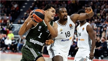 Oscar da Silva (l) machte sein bestes Euroleague-Spiel der Saison.