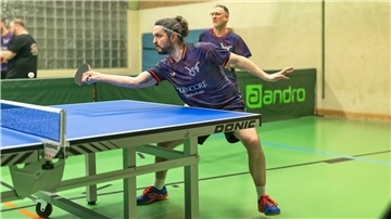 Paik Fischer und Stephan Freese beim Doppel für die Tischtennismannschaft des Blexer TB
