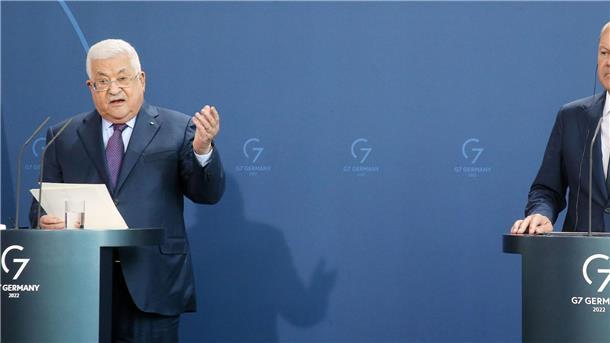 Palästinenserpräsident Mahmoud Abbas bei einer Pressekonferenz mit Bundeskanzler Olaf Scholz am 16. August 2022.