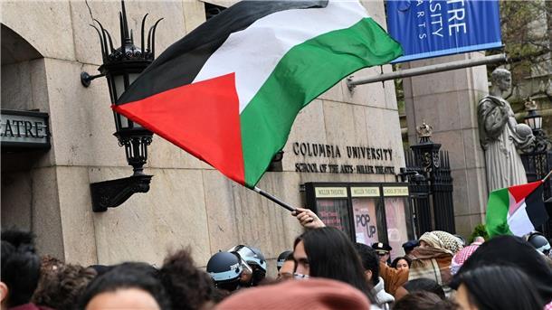 Demos an New Yorker Uni: Rabbi warnt jüdische Studierende Palästinensische Unterstützer protestierten am vergangenen Donnerstag in der Nähe der Columbia University.