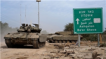 Panzer der israelischen Armee in der Nähe der Grenze zum Gazastreifen.
