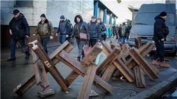Panzersperren in Kiew: Der Beginn des russischen Angriffskriegs auf die Ukraine jährt sich an diesem Freitag zum ersten Mal. So wird in der Wesermarsch gedacht.