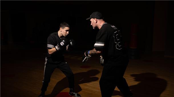 Papa Robert (r.) ist Vorbild und Trainer.