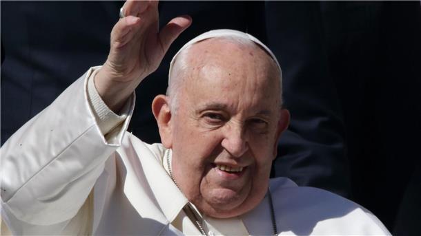 Nach Tod von Papst Franziskus: Das erwartet man in der Wesermarsch vom Nachfolger Papst Franziskus verstarb im Alter von 88 Jahren. Auf dem Foto ist er auf dem Petersplatz im Vatikan zu sehen.