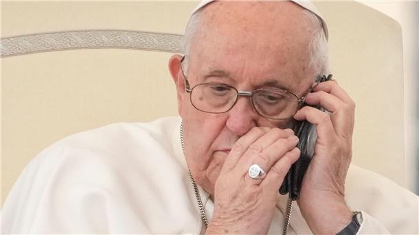 Papst Franziskus telefonierte laut Vatikan auch mit einer Frau, deren kleinen Sohn Miguel Angel er Ende März getauft hatte.