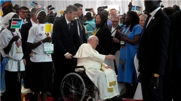 Papst Franziskus trifft Binnenflüchtlinge in Juba, Südsudan.