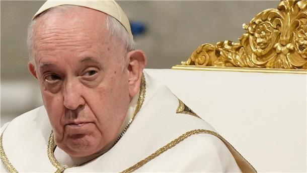 Papst Franziskus erklärt Aussage zu Homosexualität Papst Franziskus: „Und ich sage jedem, der Homosexualität kriminalisieren möchte, dass er falsch liegt“.