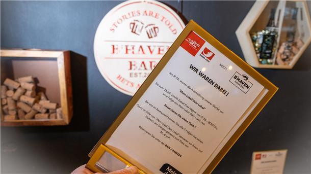 Parallel zur Sendung werden die Menüs im Restaurant serviert.