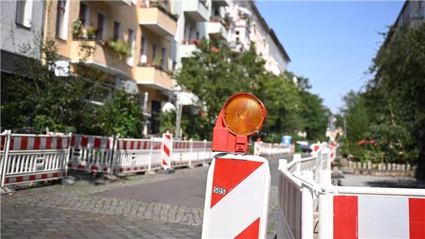 Autofrei: Wie sich Verkehrsprojekte auf das Wohnen auswirken Parkplätze für Autos werden im Kreuzberger Graefekiez zu Grünflächen und Fahrradparkplätzen umgewandelt.