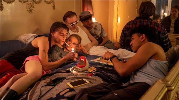 Eiskalt oder unschuldig? Ein „Tatort“ über Teenager Partyszene aus der „Tatort“-Folge „Herz der Dunkelheit“. Der Dresdner „Tatort“ läuft am 2.2.
