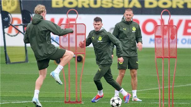 BVB-Nationalspieler Groß erwägt Trainerausbildung Pascal Groß (Mitte) in der Vorbereitung auf das Duell mit Celtic Glasgow.