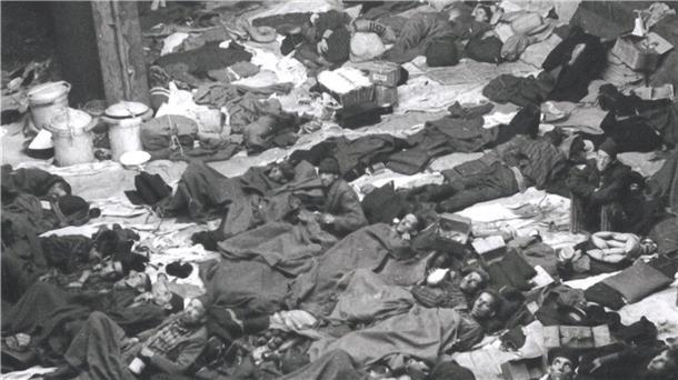 Pascal Vallicioni (Fünfter von der Ecke unten rechts) bei der Ankunft in Malmö am 11. Mai 1945.
