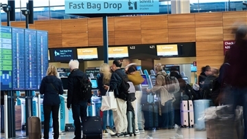 Passagiere am Flughafen BER müssen weiter mit Verzögerungen rechnen.