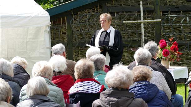 Gottesdienst am Heimathaus Wachholz 