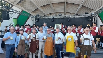 Patenschaftspflege: Das MFG3 „Graf Zeppelin“ hat zum Seehafenfest eine Delegation aus Nordholz in die Partnerstadt nach Friedrichshafen entsandt.