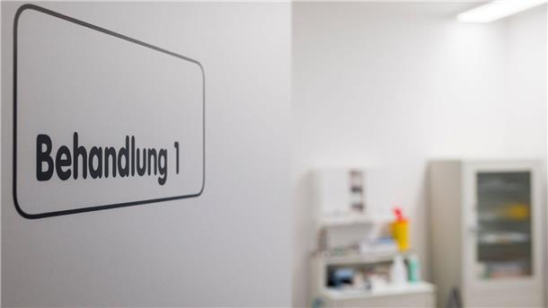 Anwalt rät: Das müssen Patienten bei Behandlungsfehlern dringend tun Patientenanwalt Peter Gellner rät Patienten, beim Verdacht auf einen Behandlungsfehler sofort zu dokumentieren.