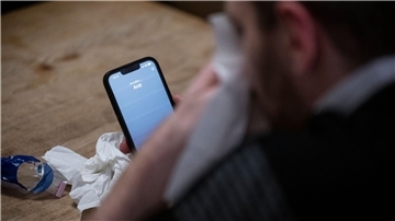 Patientinnen und Patienten sollen über die automatische Telefonassistenz Termine vereinbaren, absagen oder verschieben.