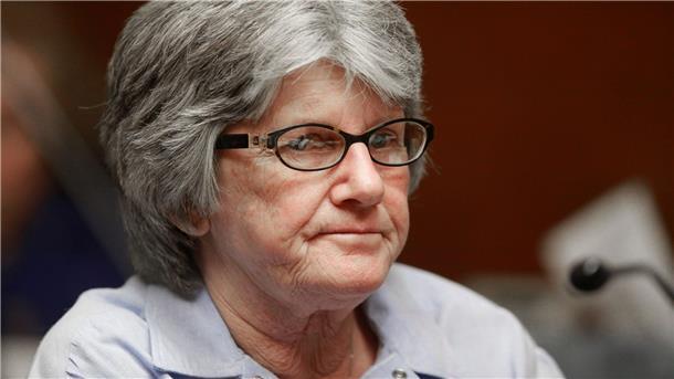 Frühere Charles-Manson-Anhängerin bleibt im Gefängnis Patricia Krenwinkel war Mitglied der Manson-Familie und ist eine verurteilte Mörderin.