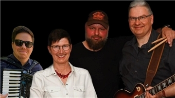 Patrick Ahlers am Bass und am Akkordeon ist der Neue bei Gezeiten-Rock. Zur Band gehören neben ihm Sängerin Inse Böning, André Wiegert am Schlagzeug und Rainer Bargmann an der Gitarre (von links).