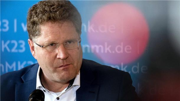 Patrick Graichen will seine Doktorarbeit wegen eines Verdachts auf Verstöße bei Zitierregeln prüfen lassen.