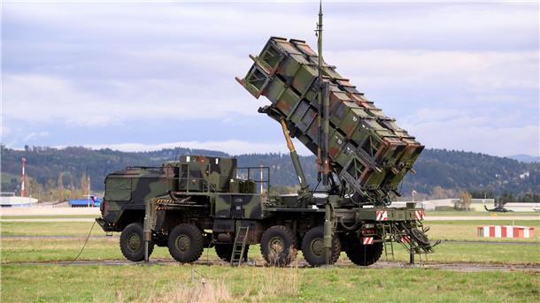 Bundeswehr beginnt Verlegung von Patriot-Systemen nach Polen Patriot-Flugabwehrraketensystem der NATO. Deutschland will insgesamt drei Staffeln nach Polen verlegen.