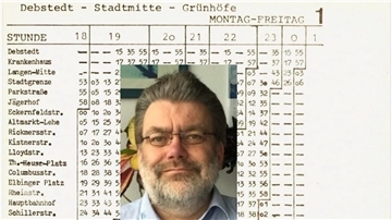 Busfahrplan aus 1977 mit dem Gesicht von Paul Homann.