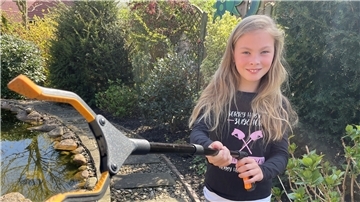 Paula hatte sich vom Osterhasen einen Müllgreifer gewünscht und ihn auch bekommen. Das war der Neunjährigen wichtiger als Schokoeier und Spielzeug.