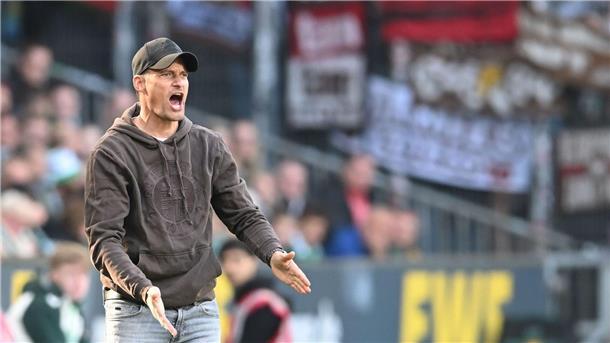 Werder gelingt Neustart: Sieg gegen FC St. Pauli Pauli-Coach Alexander Blessin konnte mit der Leistung seines Teams nicht zufrieden sein.