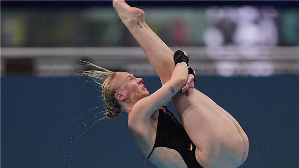 Überraschung im Wasserspringen: Pfeif gewinnt WM-Silber Pauline Pfeif feiert in Singapur den größten Erfolg ihrer bisherigen Karriere.