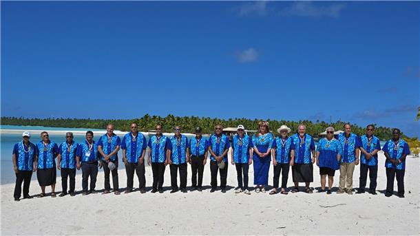 Pazifische Staats- und Regierungschefs posieren für ein Gruppenfoto auf One Foot Island nach der Teilnahme an der Klausurtagung der Staats- und Regierungschefs während des Pazifik-Insel-Forums.