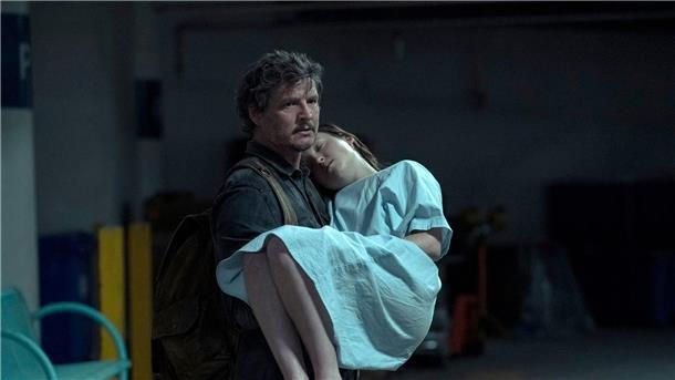 „Succession“ und „The Last of Us“ Favoriten bei den Emmys Pedro Pascal und Bella Ramsey in einer Szene aus der Serie „The Last of Us“.