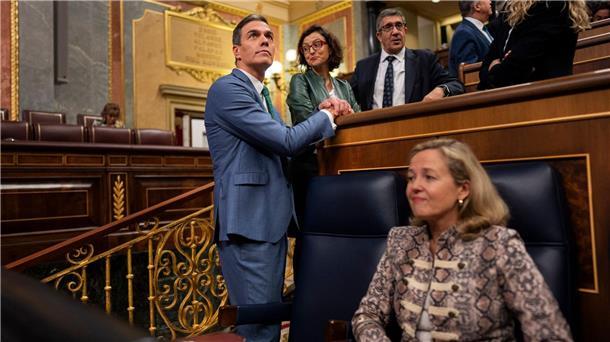 Erster Versuch einer Regierungsbildung in Spanien begonnen Pedro Sanchez (l) ist amtierender Ministerpräsident von Spanien.