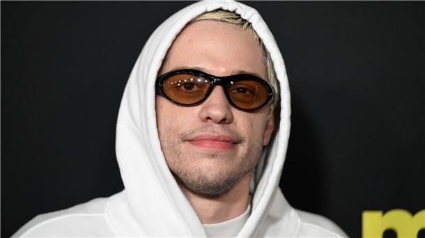Rücksichtsloses Fahren: Pete Davidson muss zur Feuerwehr Pete Davidson muss 50 Stunden gemeinnützige Arbeit ableisten.