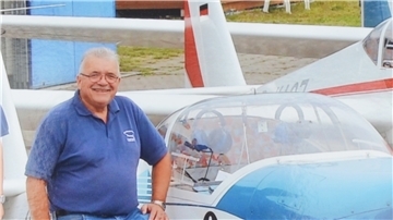 Peter Jark ist leidenschaftlicher Flieger. Zwei Jahrzehnte lang hat er den Motorsegler und Segelflug Club Bremerhaven (MSC) geleitet.