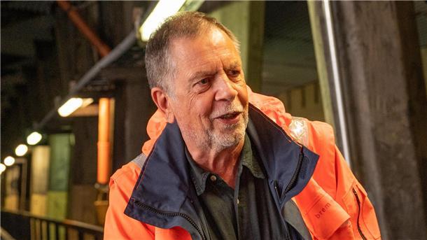 Warum der Keller des Hafens der ideale Schauplatz für einen „Tatort“ wäre Peter Kara, Ingenieur der Hafengesellschaft Bremenports, sorgt dafür, dass die Stromkaje nicht verrostet.