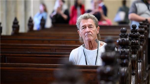 Maffay fühlt sich Rumänien weiter verbunden Peter Maffay - in Rumänien geboren - ist Gast der Delegation von Bundespräsident Steinmeier.