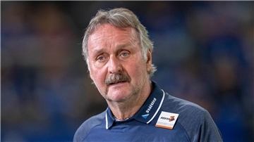 Peter Neururer äußert eine deutliche Meinung über die Führung des FC Schalke 04.