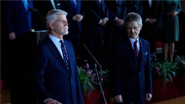 Tschechien: Ex-General Pavel als Präsident vereidigt Petr Pavel legt auf der Prager Burg den Amtseid ab.