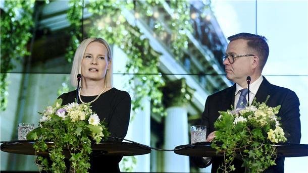 Neue finnische Regierung im Amt - Abschied von Sanna Marin Petteri Orpo ist neuer Ministerpräsident von Finnland und Riikka Purra die stellvertretende Regierungschefin.